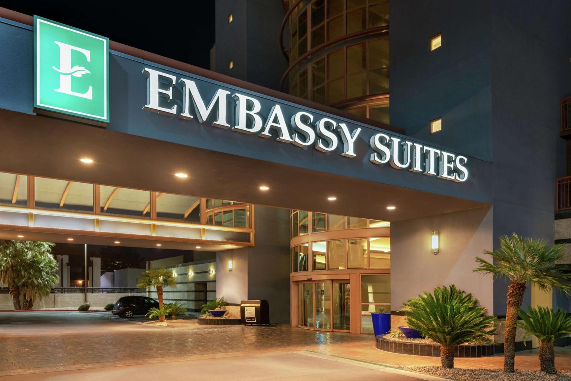 Hotel Embassy By Hilton Convention Center